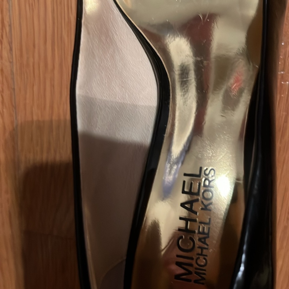 Michael Kor Black Logo Shoes 2.5 inch heel rounded toe - Picture 15 of 15